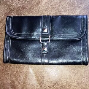 Nine&CO black leather clutch bag! Like new condition with no callouts !!!
